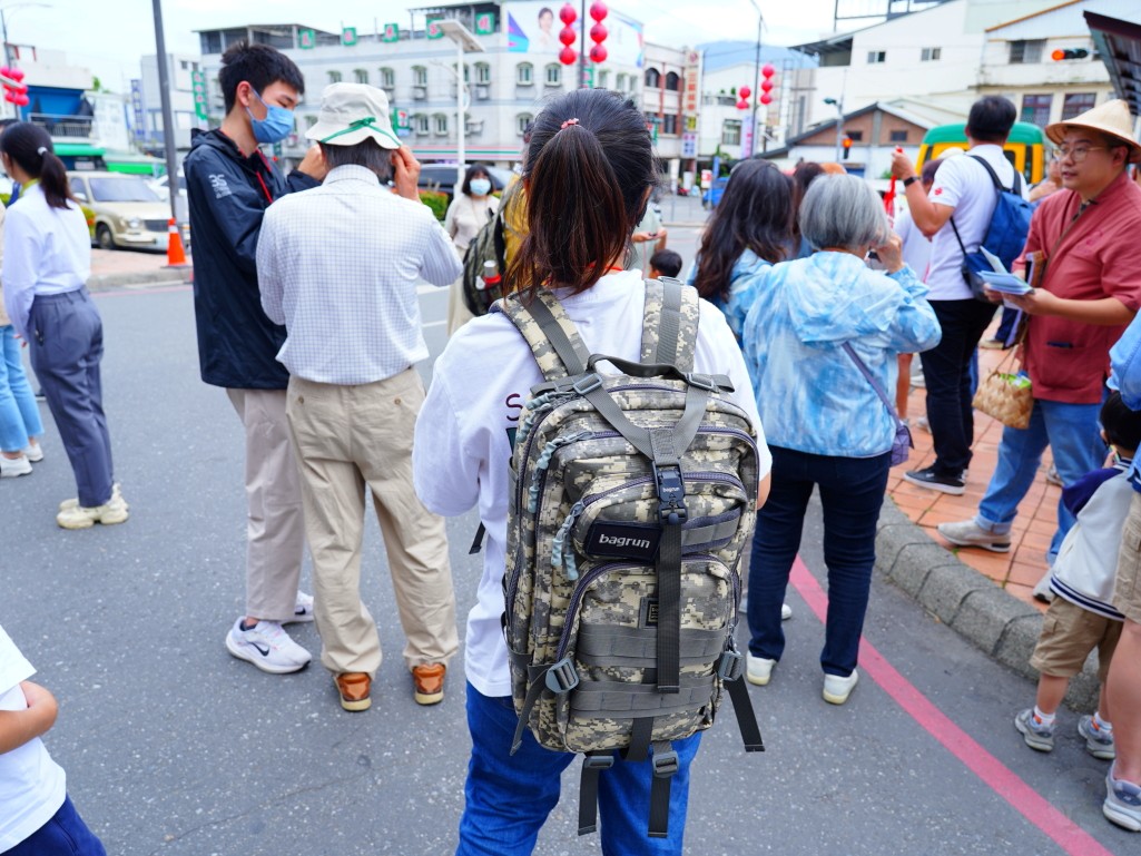 bagrun後背包, bagrun水壺包, 雄獅山嵐號火車, 藍皮解優號, 台灣火車旅行,軍事風格背包, 軍風水壺包, 台灣三天兩夜旅遊, 火車旅遊裝備推薦, 小朋友隨行水壺包, 多地形迷彩後背包, 暮色迷彩背包, 魔鬼氈布章設計背包, 露營火車背包推薦, Molle系統背包,bagrun背包,旅行背包推薦 bagrun後背包, bagrun水壺包, 雄獅山嵐號火車, 藍皮解優號, 台灣火車旅行,軍事風格背包, 軍風水壺包, 台灣三天兩夜旅遊, 火車旅遊裝備推薦, 小朋友隨行水壺包, 多地形迷彩後背包, 暮色迷彩背包, 魔鬼氈布章設計背包, 露營火車背包推薦, Molle系統背包,bagrun背包,旅行背包推薦