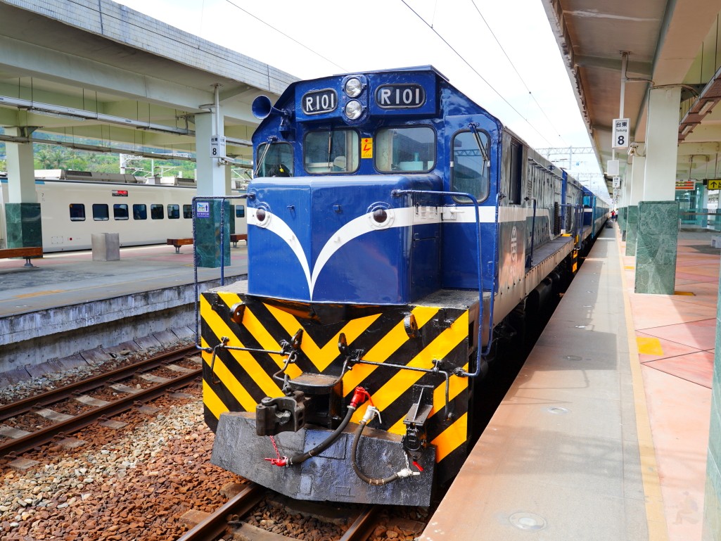 bagrun後背包, bagrun水壺包, 雄獅山嵐號火車, 藍皮解優號, 台灣火車旅行,軍事風格背包, 軍風水壺包, 台灣三天兩夜旅遊, 火車旅遊裝備推薦, 小朋友隨行水壺包, 多地形迷彩後背包, 暮色迷彩背包, 魔鬼氈布章設計背包, 露營火車背包推薦, Molle系統背包,bagrun背包,旅行背包推薦 bagrun後背包, bagrun水壺包, 雄獅山嵐號火車, 藍皮解優號, 台灣火車旅行,軍事風格背包, 軍風水壺包, 台灣三天兩夜旅遊, 火車旅遊裝備推薦, 小朋友隨行水壺包, 多地形迷彩後背包, 暮色迷彩背包, 魔鬼氈布章設計背包, 露營火車背包推薦, Molle系統背包,bagrun背包,旅行背包推薦