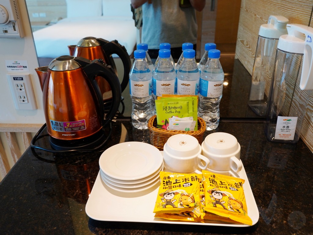 房內茶包與水