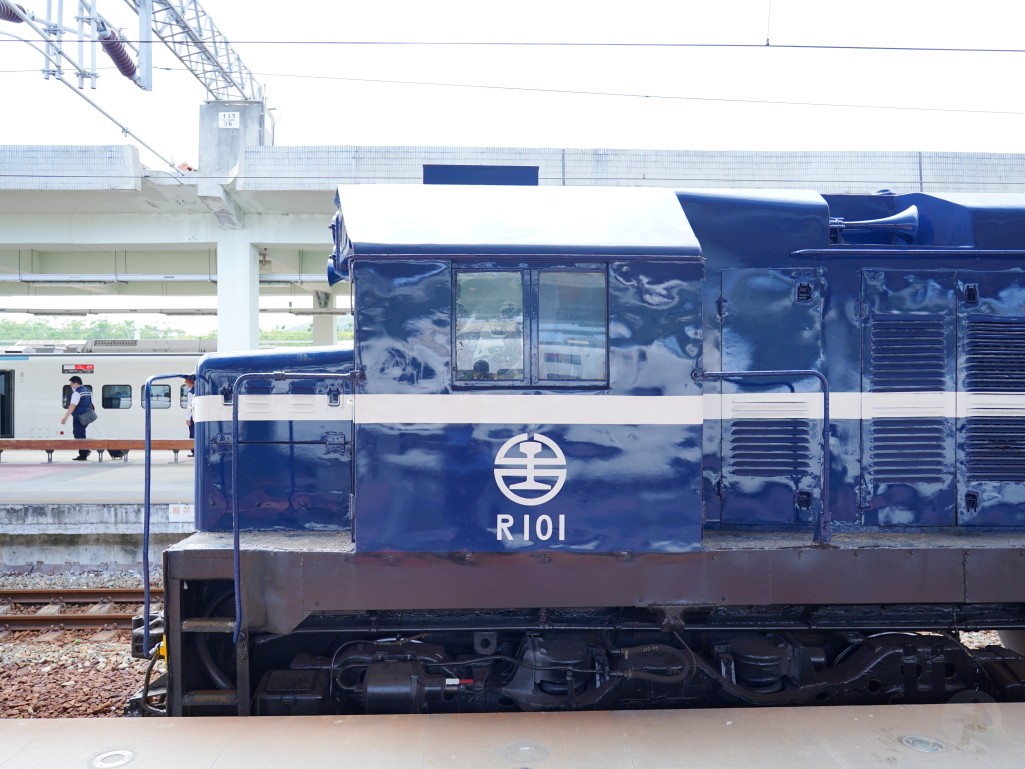 花東線, 單軌鐵路, 花蓮至知本, 藍皮解憂號, 列車交會, 行車效率, 班次限制, 一票難求, 鐵路瓶頸, 雙軌化, 電氣化, 花東雙軌計畫, 運輸改善, 鐵道建設, 行車時間縮短, 交通部計畫, 鐵路升級, 台東交通, 東部運能, 台鐵改善, 交通基礎建設