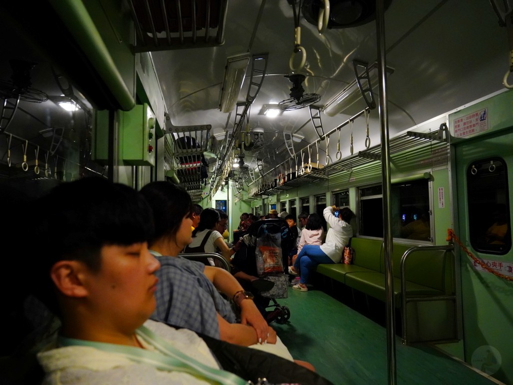 花東線, 單軌鐵路, 花蓮至知本, 藍皮解憂號, 列車交會, 行車效率, 班次限制, 一票難求, 鐵路瓶頸, 雙軌化, 電氣化, 花東雙軌計畫, 運輸改善, 鐵道建設, 行車時間縮短, 交通部計畫, 鐵路升級, 台東交通, 東部運能, 台鐵改善, 交通基礎建設