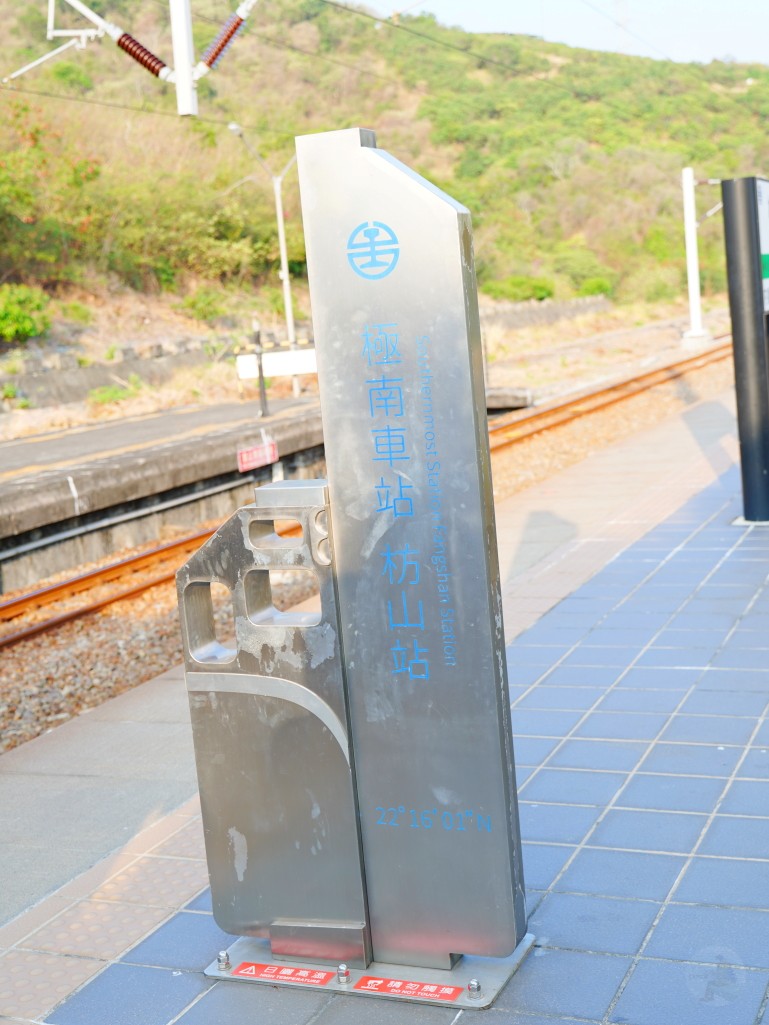 花東線, 單軌鐵路, 花蓮至知本, 藍皮解憂號, 列車交會, 行車效率, 班次限制, 一票難求, 鐵路瓶頸, 雙軌化, 電氣化, 花東雙軌計畫, 運輸改善, 鐵道建設, 行車時間縮短, 交通部計畫, 鐵路升級, 台東交通, 東部運能, 台鐵改善, 交通基礎建設