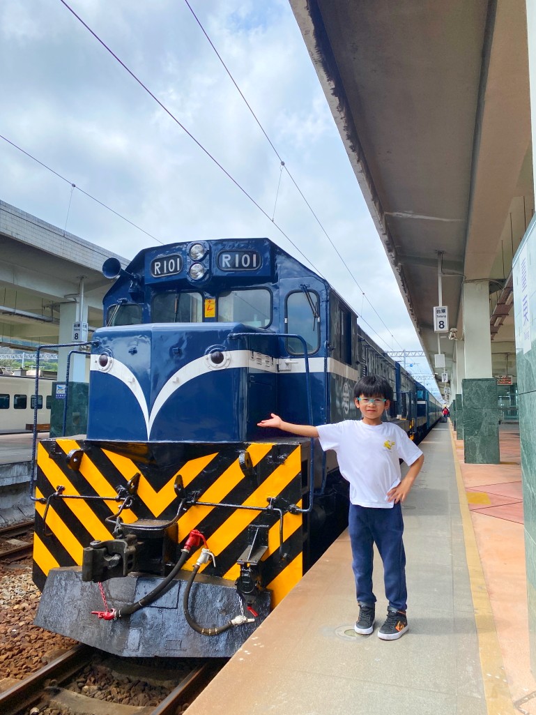 花東線, 單軌鐵路, 花蓮至知本, 藍皮解憂號, 列車交會, 行車效率, 班次限制, 一票難求, 鐵路瓶頸, 雙軌化, 電氣化, 花東雙軌計畫, 運輸改善, 鐵道建設, 行車時間縮短, 交通部計畫, 鐵路升級, 台東交通, 東部運能, 台鐵改善, 交通基礎建設