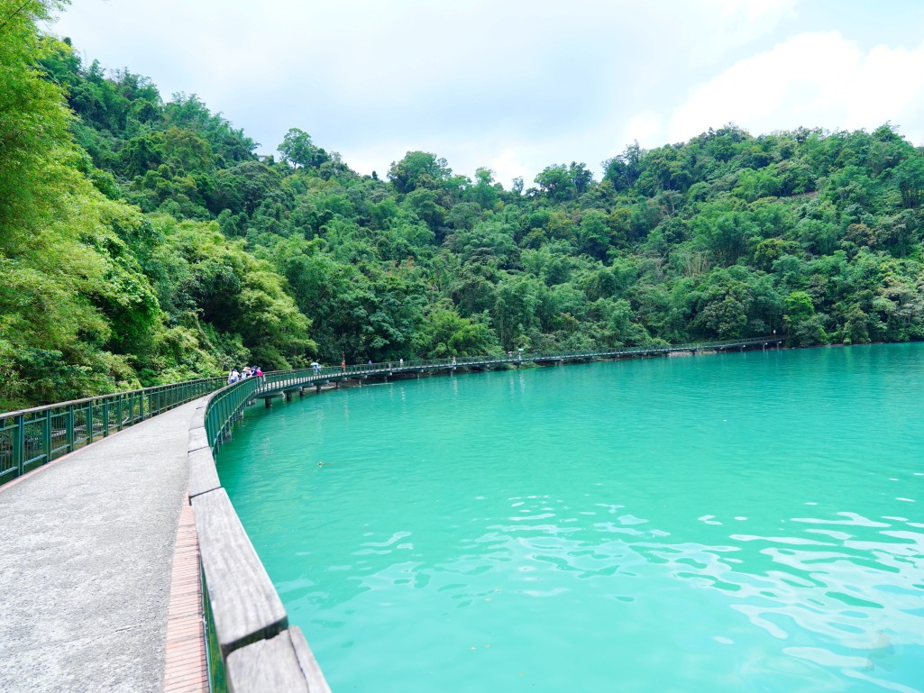南投景點,日月潭景點,親子旅行,南投,南投景點推薦,輕鬆步道,日月潭,日月潭景點推薦,日月潭步道,親子友善,水蛙頭步道,日月潭旅遊,九蛙疊像,微旅行,日月潭即時影像