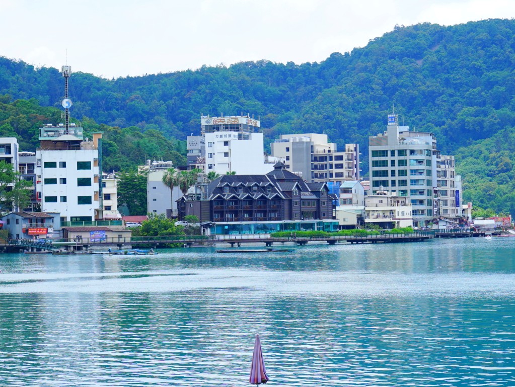南投景點,日月潭景點,親子旅行,南投,南投景點推薦,輕鬆步道,日月潭,日月潭景點推薦,日月潭步道,親子友善,水蛙頭步道,日月潭旅遊,九蛙疊像,微旅行,日月潭即時影像