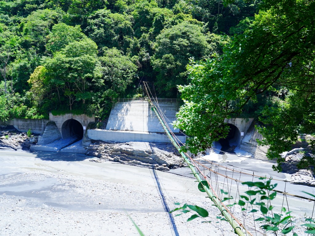 武界一日遊,南投秘境,武界旅遊,武界景點,思源吊橋,武界壩,摩摩納爾瀑布,武界部落,南投避暑景點,武界交通,武界行程規劃,武界一日遊怎麼安排,武界怎麼去,南投涼爽避暑景點推薦,摩摩納爾瀑布要走多久,思源吊橋拍照建議時間,武界壩能不能進去,武界原住民文化體驗,武界親子行程建議