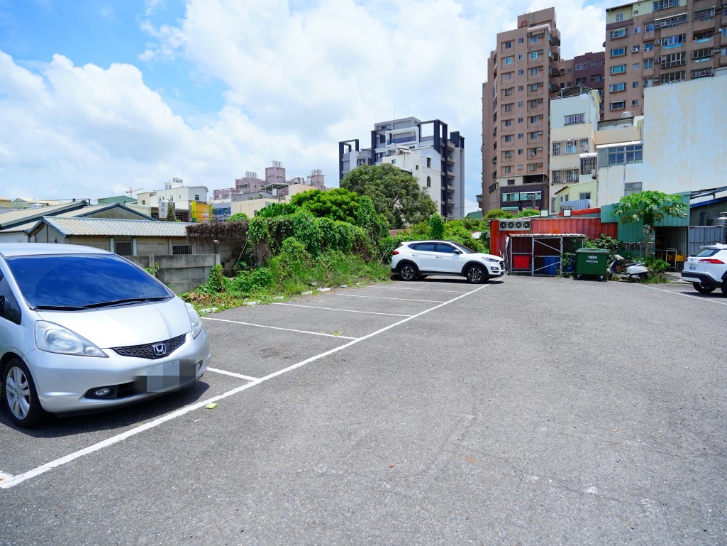 LA墨川寬敞的專屬免費停車場