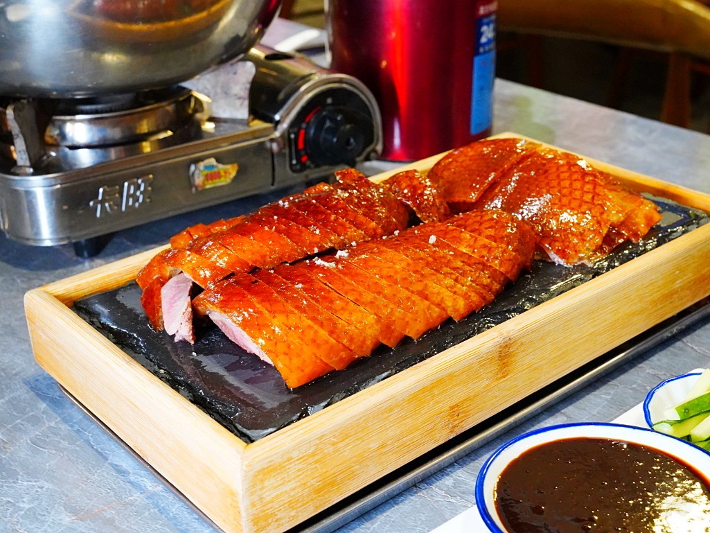 色澤誘人的油亮片鴨肉