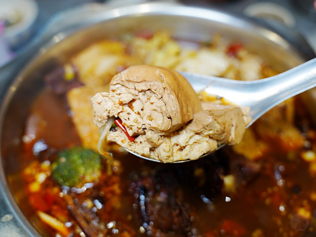 滑嫩多汁的麻辣鴨血