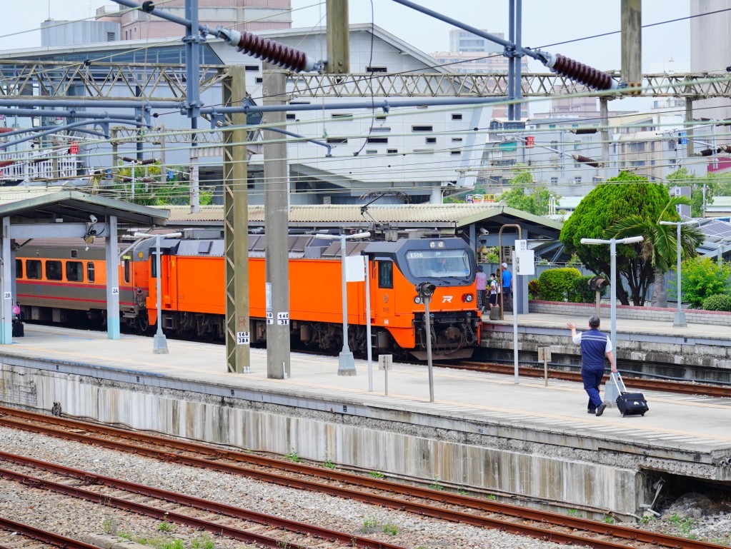 苗栗火車頭園區,苗栗親子景點,苗栗景點推薦,火車頭園區,鐵道迷景點,親子鐵道景點,台灣鐵道旅遊,親子小旅行,火車迷必訪,鐵道主題景點,台灣火車景點,苗栗新景點,親子一日遊,苗栗親子旅遊,火車主題樂園