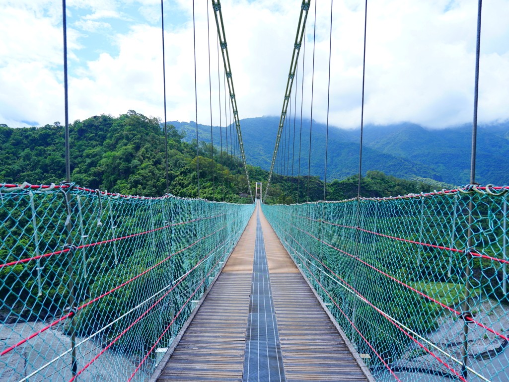 多納部落一日遊,茂林一日遊,茂林景點,多納高吊橋,蛇頭山景觀台,小長城步道,瑪姿餐廳,一杉沐咖啡屋,高雄原住民部落,茂林多納部落,茂林部落旅遊,高雄秘境景點,多納部落文化體驗,魯凱族部落,高雄茂林行程推薦,部落美食推薦,茂林自駕一日遊,茂林輕旅行,多納部落石板屋,多納部落彩繪牆,高雄山區景點,茂林秘境步道,高雄拍照景點,茂林原住民文化,高雄深度旅遊