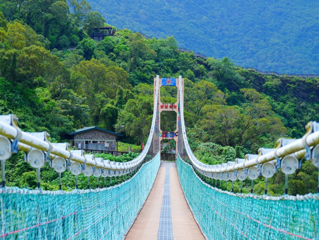 多納部落一日遊,茂林一日遊,茂林景點,多納高吊橋,蛇頭山景觀台,小長城步道,瑪姿餐廳,一杉沐咖啡屋,高雄原住民部落,茂林多納部落,茂林部落旅遊,高雄秘境景點,多納部落文化體驗,魯凱族部落,高雄茂林行程推薦,部落美食推薦,茂林自駕一日遊,茂林輕旅行,多納部落石板屋,多納部落彩繪牆,高雄山區景點,茂林秘境步道,高雄拍照景點,茂林原住民文化,高雄深度旅遊