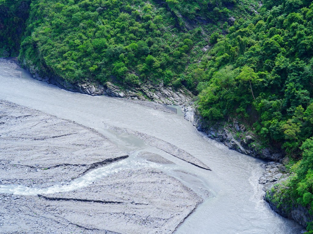 多納部落一日遊,茂林一日遊,茂林景點,多納高吊橋,蛇頭山景觀台,小長城步道,瑪姿餐廳,一杉沐咖啡屋,高雄原住民部落,茂林多納部落,茂林部落旅遊,高雄秘境景點,多納部落文化體驗,魯凱族部落,高雄茂林行程推薦,部落美食推薦,茂林自駕一日遊,茂林輕旅行,多納部落石板屋,多納部落彩繪牆,高雄山區景點,茂林秘境步道,高雄拍照景點,茂林原住民文化,高雄深度旅遊