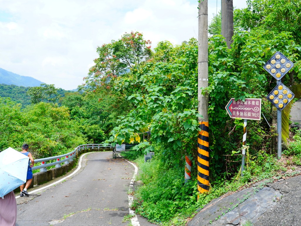 多納部落一日遊,茂林一日遊,茂林景點,多納高吊橋,蛇頭山景觀台,小長城步道,瑪姿餐廳,一杉沐咖啡屋,高雄原住民部落,茂林多納部落,茂林部落旅遊,高雄秘境景點,多納部落文化體驗,魯凱族部落,高雄茂林行程推薦,部落美食推薦,茂林自駕一日遊,茂林輕旅行,多納部落石板屋,多納部落彩繪牆,高雄山區景點,茂林秘境步道,高雄拍照景點,茂林原住民文化,高雄深度旅遊