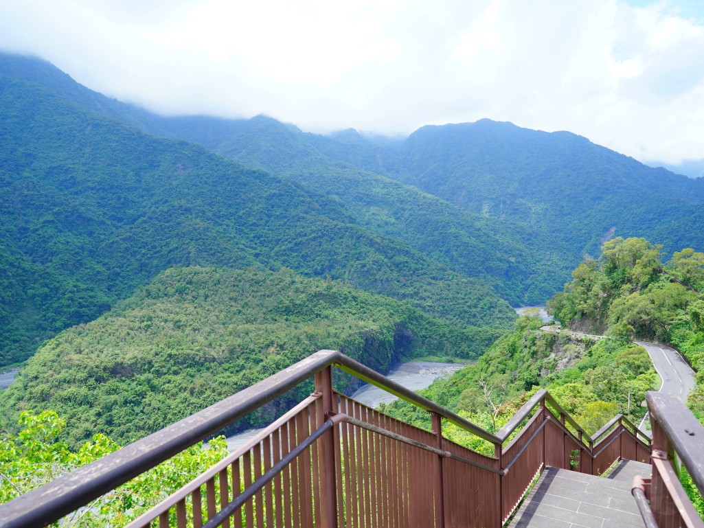 多納部落一日遊,茂林一日遊,茂林景點,多納高吊橋,蛇頭山景觀台,小長城步道,瑪姿餐廳,一杉沐咖啡屋,高雄原住民部落,茂林多納部落,茂林部落旅遊,高雄秘境景點,多納部落文化體驗,魯凱族部落,高雄茂林行程推薦,部落美食推薦,茂林自駕一日遊,茂林輕旅行,多納部落石板屋,多納部落彩繪牆,高雄山區景點,茂林秘境步道,高雄拍照景點,茂林原住民文化,高雄深度旅遊