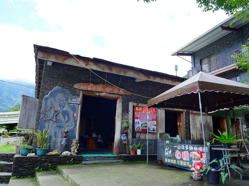 多納部落一日遊,茂林一日遊,茂林景點,多納高吊橋,蛇頭山景觀台,小長城步道,瑪姿餐廳,一杉沐咖啡屋,高雄原住民部落,茂林多納部落,茂林部落旅遊,高雄秘境景點,多納部落文化體驗,魯凱族部落,高雄茂林行程推薦,部落美食推薦,茂林自駕一日遊,茂林輕旅行,多納部落石板屋,多納部落彩繪牆,高雄山區景點,茂林秘境步道,高雄拍照景點,茂林原住民文化,高雄深度旅遊