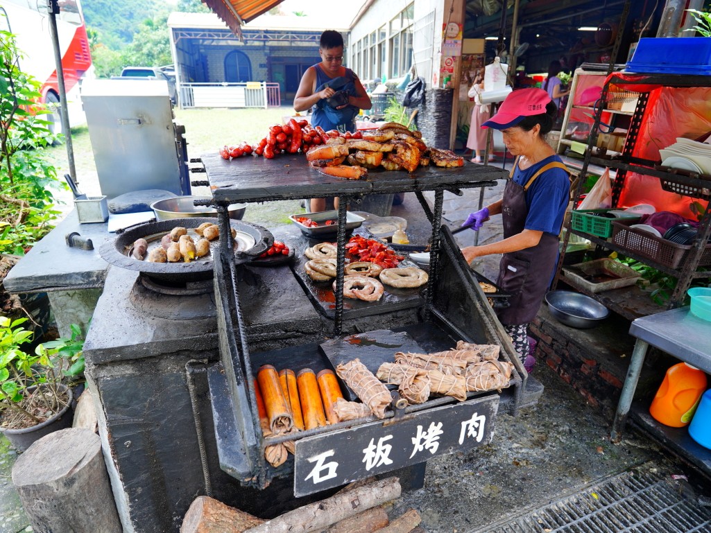 多納部落一日遊,茂林一日遊,茂林景點,多納高吊橋,蛇頭山景觀台,小長城步道,瑪姿餐廳,一杉沐咖啡屋,高雄原住民部落,茂林多納部落,茂林部落旅遊,高雄秘境景點,多納部落文化體驗,魯凱族部落,高雄茂林行程推薦,部落美食推薦,茂林自駕一日遊,茂林輕旅行,多納部落石板屋,多納部落彩繪牆,高雄山區景點,茂林秘境步道,高雄拍照景點,茂林原住民文化,高雄深度旅遊