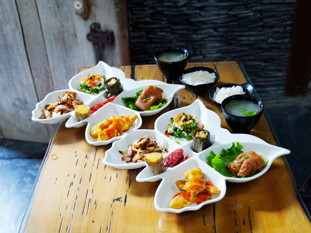 多納部落一日遊,茂林一日遊,茂林景點,多納高吊橋,蛇頭山景觀台,小長城步道,瑪姿餐廳,一杉沐咖啡屋,高雄原住民部落,茂林多納部落,茂林部落旅遊,高雄秘境景點,多納部落文化體驗,魯凱族部落,高雄茂林行程推薦,部落美食推薦,茂林自駕一日遊,茂林輕旅行,多納部落石板屋,多納部落彩繪牆,高雄山區景點,茂林秘境步道,高雄拍照景點,茂林原住民文化,高雄深度旅遊