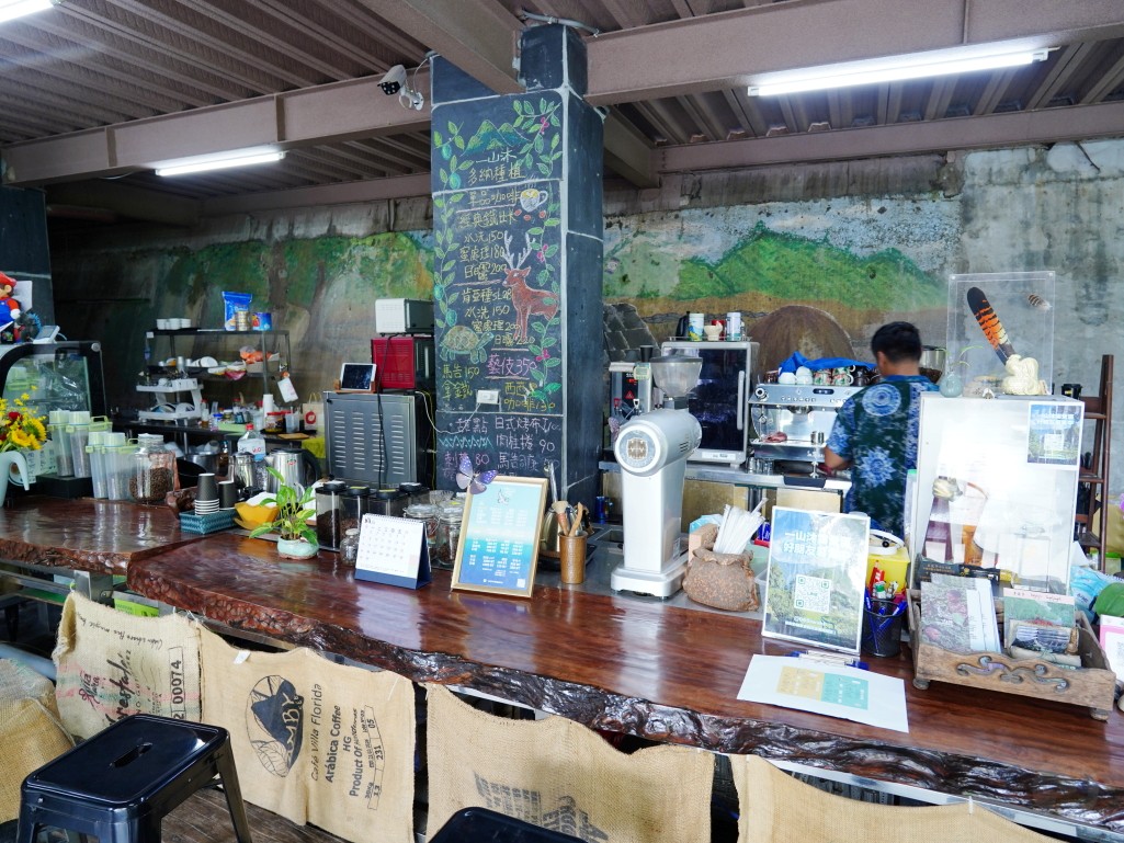 多納部落一日遊,茂林一日遊,茂林景點,多納高吊橋,蛇頭山景觀台,小長城步道,瑪姿餐廳,一杉沐咖啡屋,高雄原住民部落,茂林多納部落,茂林部落旅遊,高雄秘境景點,多納部落文化體驗,魯凱族部落,高雄茂林行程推薦,部落美食推薦,茂林自駕一日遊,茂林輕旅行,多納部落石板屋,多納部落彩繪牆,高雄山區景點,茂林秘境步道,高雄拍照景點,茂林原住民文化,高雄深度旅遊