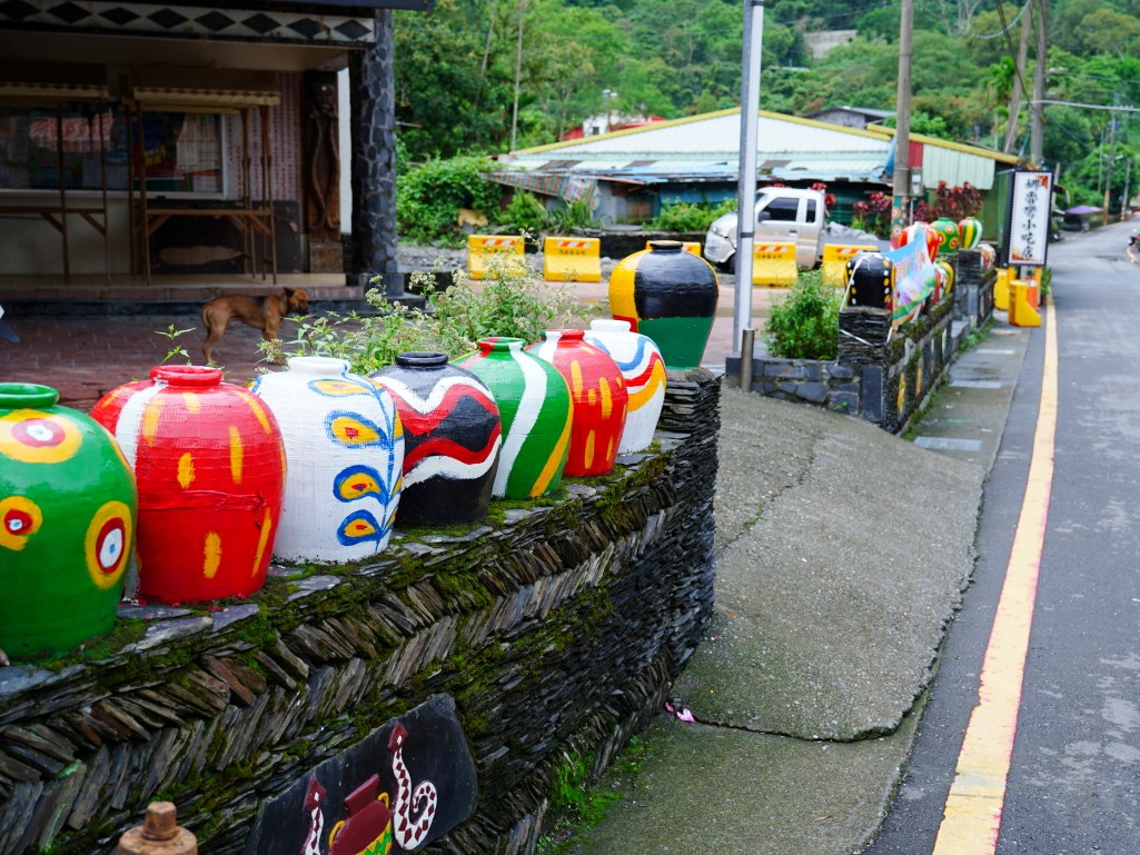 多納部落一日遊,茂林一日遊,茂林景點,多納高吊橋,蛇頭山景觀台,小長城步道,瑪姿餐廳,一杉沐咖啡屋,高雄原住民部落,茂林多納部落,茂林部落旅遊,高雄秘境景點,多納部落文化體驗,魯凱族部落,高雄茂林行程推薦,部落美食推薦,茂林自駕一日遊,茂林輕旅行,多納部落石板屋,多納部落彩繪牆,高雄山區景點,茂林秘境步道,高雄拍照景點,茂林原住民文化,高雄深度旅遊