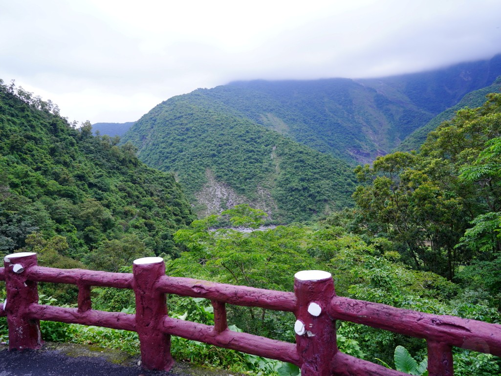 多納部落一日遊,茂林一日遊,茂林景點,多納高吊橋,蛇頭山景觀台,小長城步道,瑪姿餐廳,一杉沐咖啡屋,高雄原住民部落,茂林多納部落,茂林部落旅遊,高雄秘境景點,多納部落文化體驗,魯凱族部落,高雄茂林行程推薦,部落美食推薦,茂林自駕一日遊,茂林輕旅行,多納部落石板屋,多納部落彩繪牆,高雄山區景點,茂林秘境步道,高雄拍照景點,茂林原住民文化,高雄深度旅遊