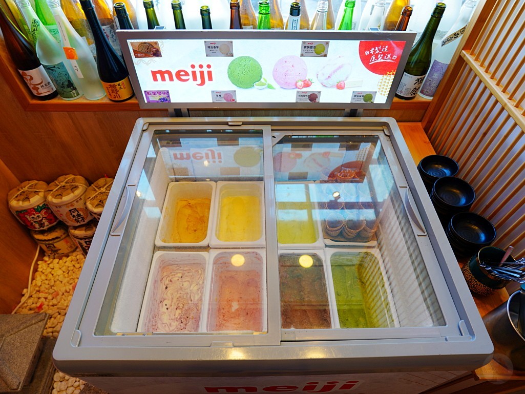 餐後甜點冰淇淋與蛋糕