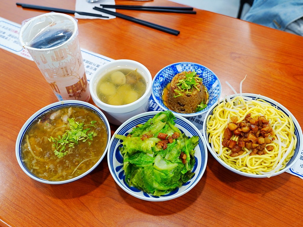 王爺王肉羹,水湳小吃推薦,水湳銅板美食,水湳市場周邊人氣美食,水湳排隊小吃,水湳排隊美食,美味食記,台中美食,水湳美食,台中必吃,台中排隊小吃,水湳市場美食,魚翅肉羹,米糕,北屯美食,銅板美食,在地小吃