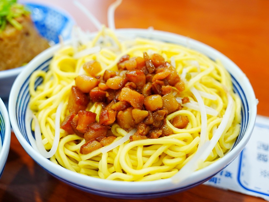 王爺王肉羹,水湳小吃推薦,水湳銅板美食,水湳市場周邊人氣美食,水湳排隊小吃,水湳排隊美食,美味食記,台中美食,水湳美食,台中必吃,台中排隊小吃,水湳市場美食,魚翅肉羹,米糕,北屯美食,銅板美食,在地小吃
