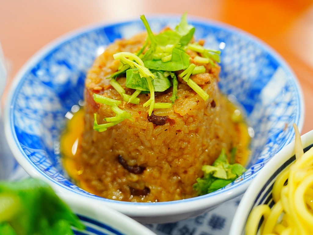王爺王肉羹,水湳小吃推薦,水湳銅板美食,水湳市場周邊人氣美食,水湳排隊小吃,水湳排隊美食,美味食記,台中美食,水湳美食,台中必吃,台中排隊小吃,水湳市場美食,魚翅肉羹,米糕,北屯美食,銅板美食,在地小吃