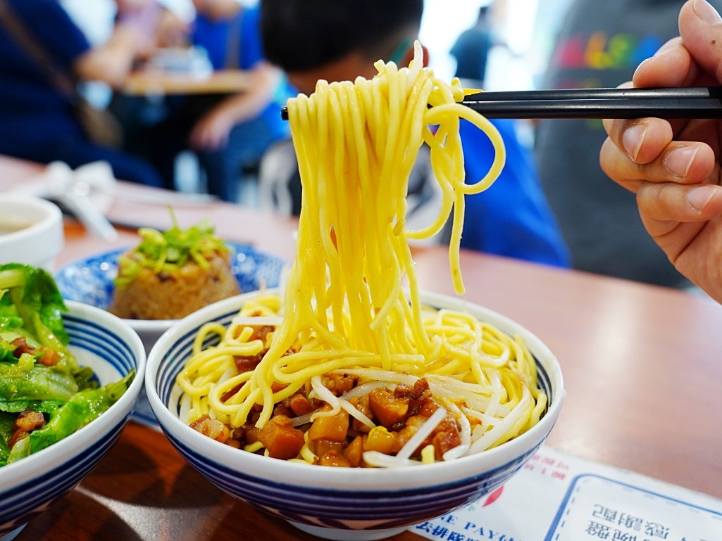 王爺王肉羹,水湳小吃推薦,水湳銅板美食,水湳市場周邊人氣美食,水湳排隊小吃,水湳排隊美食,美味食記,台中美食,水湳美食,台中必吃,台中排隊小吃,水湳市場美食,魚翅肉羹,米糕,北屯美食,銅板美食,在地小吃