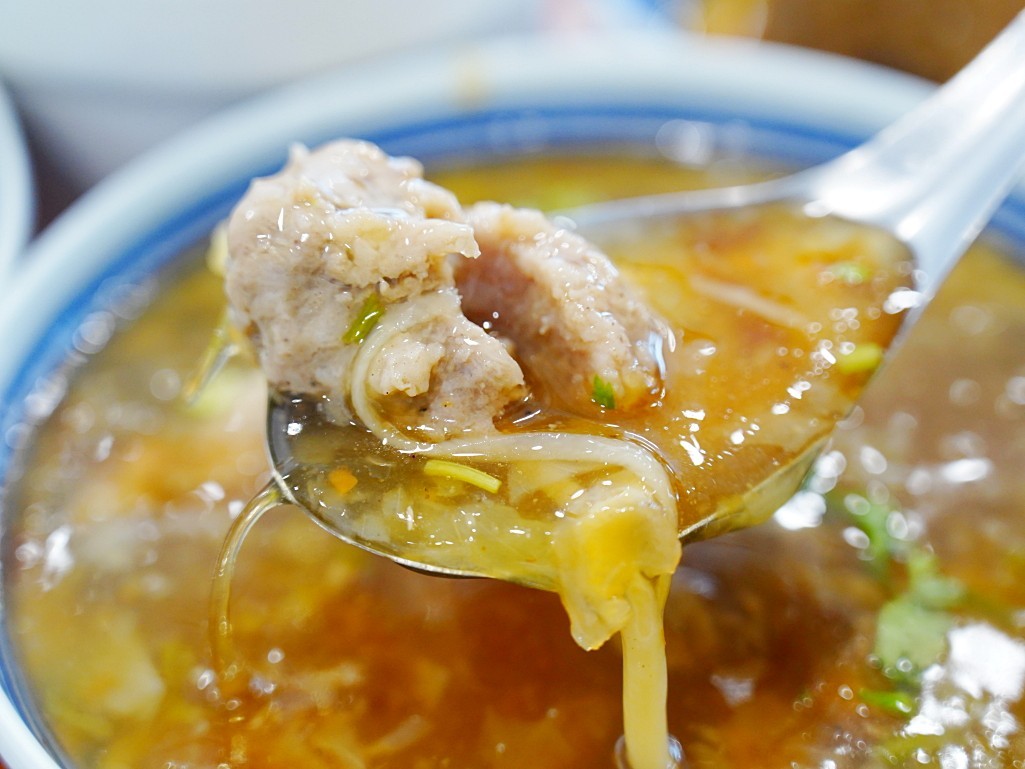 王爺王肉羹,水湳小吃推薦,水湳銅板美食,水湳市場周邊人氣美食,水湳排隊小吃,水湳排隊美食,美味食記,台中美食,水湳美食,台中必吃,台中排隊小吃,水湳市場美食,魚翅肉羹,米糕,北屯美食,銅板美食,在地小吃
