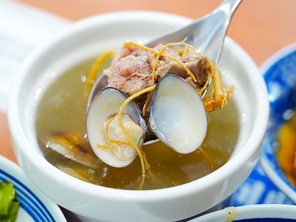 王爺王肉羹,水湳小吃推薦,水湳銅板美食,水湳市場周邊人氣美食,水湳排隊小吃,水湳排隊美食,美味食記,台中美食,水湳美食,台中必吃,台中排隊小吃,水湳市場美食,魚翅肉羹,米糕,北屯美食,銅板美食,在地小吃