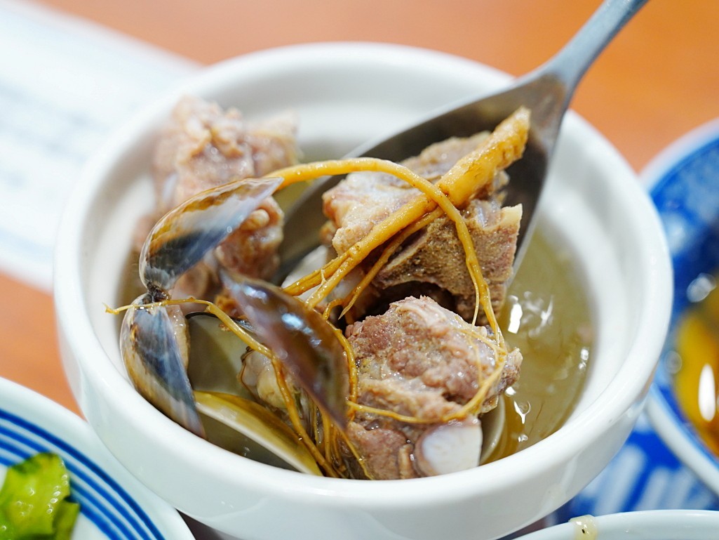 王爺王肉羹,水湳小吃推薦,水湳銅板美食,水湳市場周邊人氣美食,水湳排隊小吃,水湳排隊美食,美味食記,台中美食,水湳美食,台中必吃,台中排隊小吃,水湳市場美食,魚翅肉羹,米糕,北屯美食,銅板美食,在地小吃