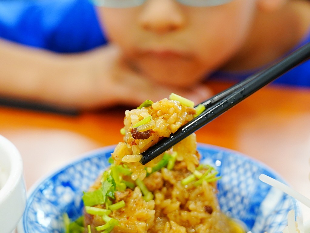 王爺王肉羹,水湳小吃推薦,水湳銅板美食,水湳市場周邊人氣美食,水湳排隊小吃,水湳排隊美食,美味食記,台中美食,水湳美食,台中必吃,台中排隊小吃,水湳市場美食,魚翅肉羹,米糕,北屯美食,銅板美食,在地小吃