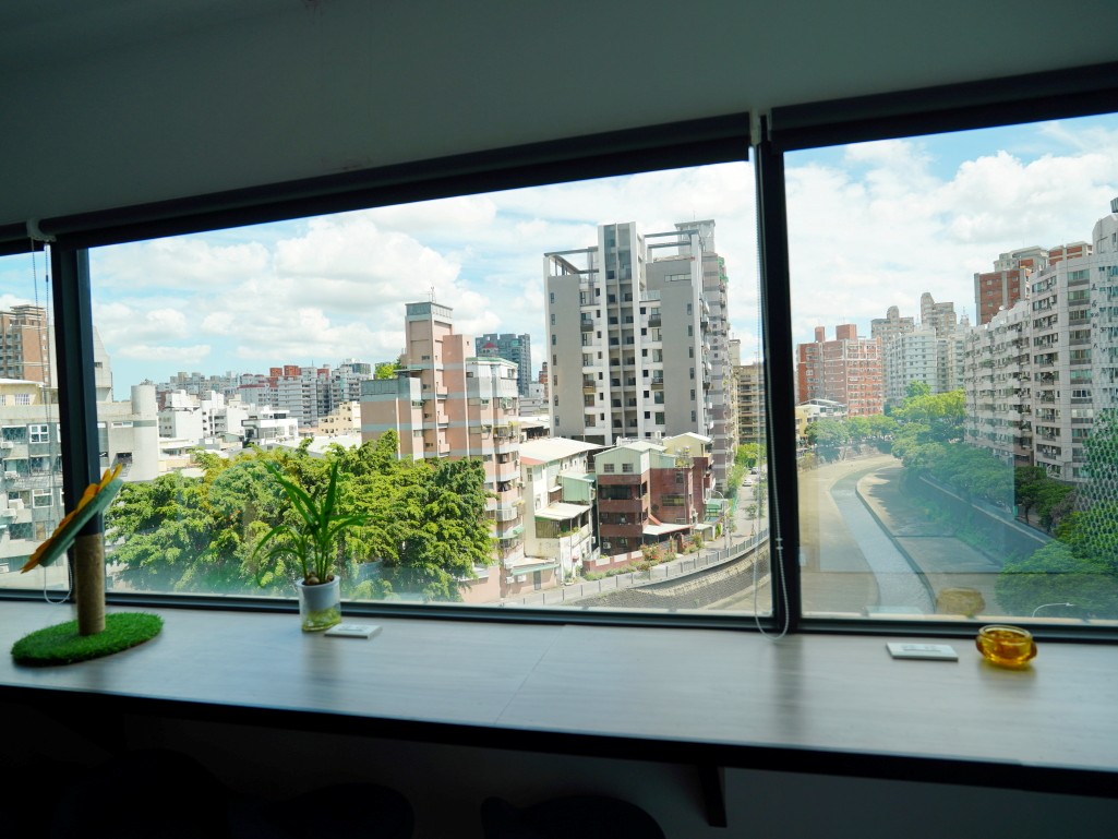 台中共享空間,台中共享辦公室,coworking space 台中,Hour Jungle Coworking,寵物友善辦公室,台中會議室租借,自由工作者推薦空間,創業空間推薦
