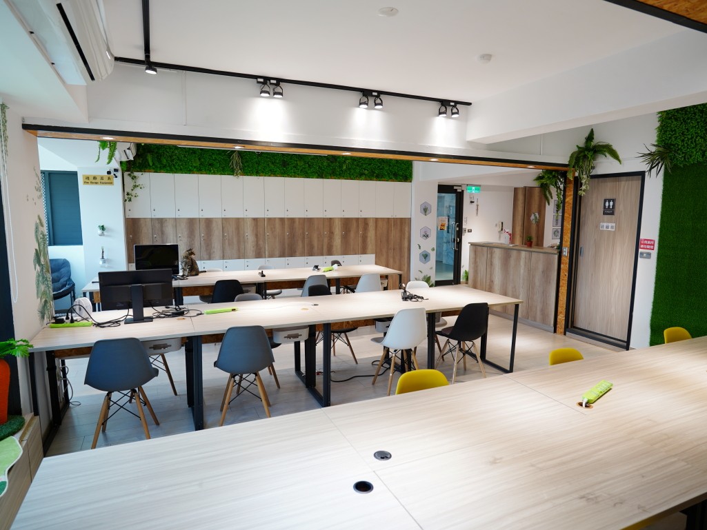 台中共享空間,台中共享辦公室,coworking space 台中,Hour Jungle Coworking,寵物友善辦公室,台中會議室租借,自由工作者推薦空間,創業空間推薦