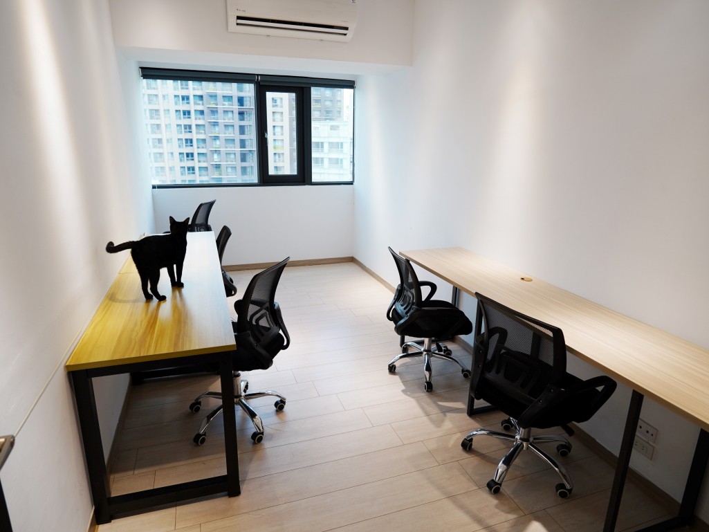 台中共享空間,台中共享辦公室,coworking space 台中,Hour Jungle Coworking,寵物友善辦公室,台中會議室租借,自由工作者推薦空間,創業空間推薦
