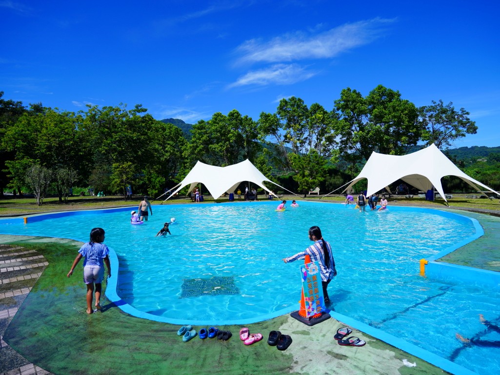 水里瘋水祭,水里瘋水祭 2025,南投玩水景點,水里水漾樂園,南投夏日親子景點,南投水里親水公園活動,暑假玩水推薦 2025,南投99元水上樂園,水里瘋水祭門票優惠,水里沙雕活動,暑期一日遊推薦南投