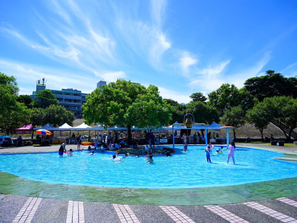 水里瘋水祭,水里瘋水祭 2025,南投玩水景點,水里水漾樂園,南投夏日親子景點,南投水里親水公園活動,暑假玩水推薦 2025,南投99元水上樂園,水里瘋水祭門票優惠,水里沙雕活動,暑期一日遊推薦南投