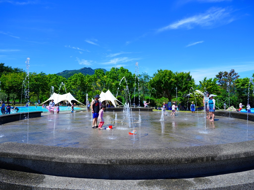 水里瘋水祭,水里瘋水祭 2025,南投玩水景點,水里水漾樂園,南投夏日親子景點,南投水里親水公園活動,暑假玩水推薦 2025,南投99元水上樂園,水里瘋水祭門票優惠,水里沙雕活動,暑期一日遊推薦南投