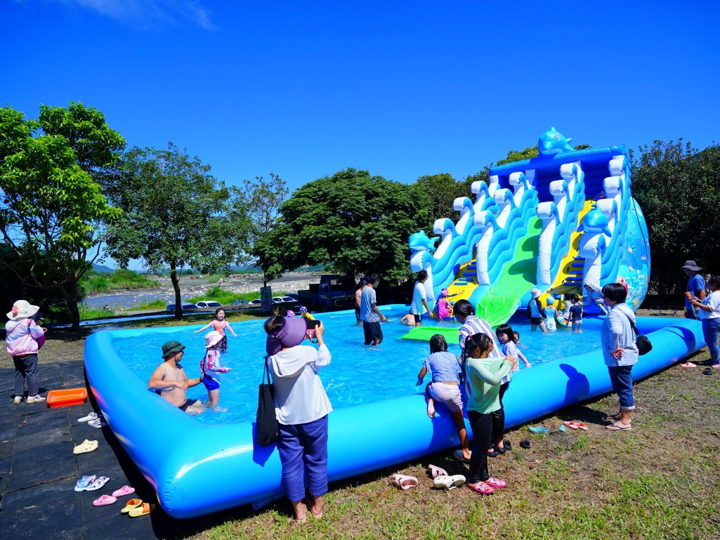 水里瘋水祭,水里瘋水祭 2025,南投玩水景點,水里水漾樂園,南投夏日親子景點,南投水里親水公園活動,暑假玩水推薦 2025,南投99元水上樂園,水里瘋水祭門票優惠,水里沙雕活動,暑期一日遊推薦南投