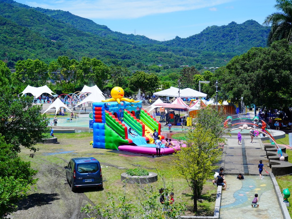 水里瘋水祭,水里瘋水祭 2025,南投玩水景點,水里水漾樂園,南投夏日親子景點,南投水里親水公園活動,暑假玩水推薦 2025,南投99元水上樂園,水里瘋水祭門票優惠,水里沙雕活動,暑期一日遊推薦南投
