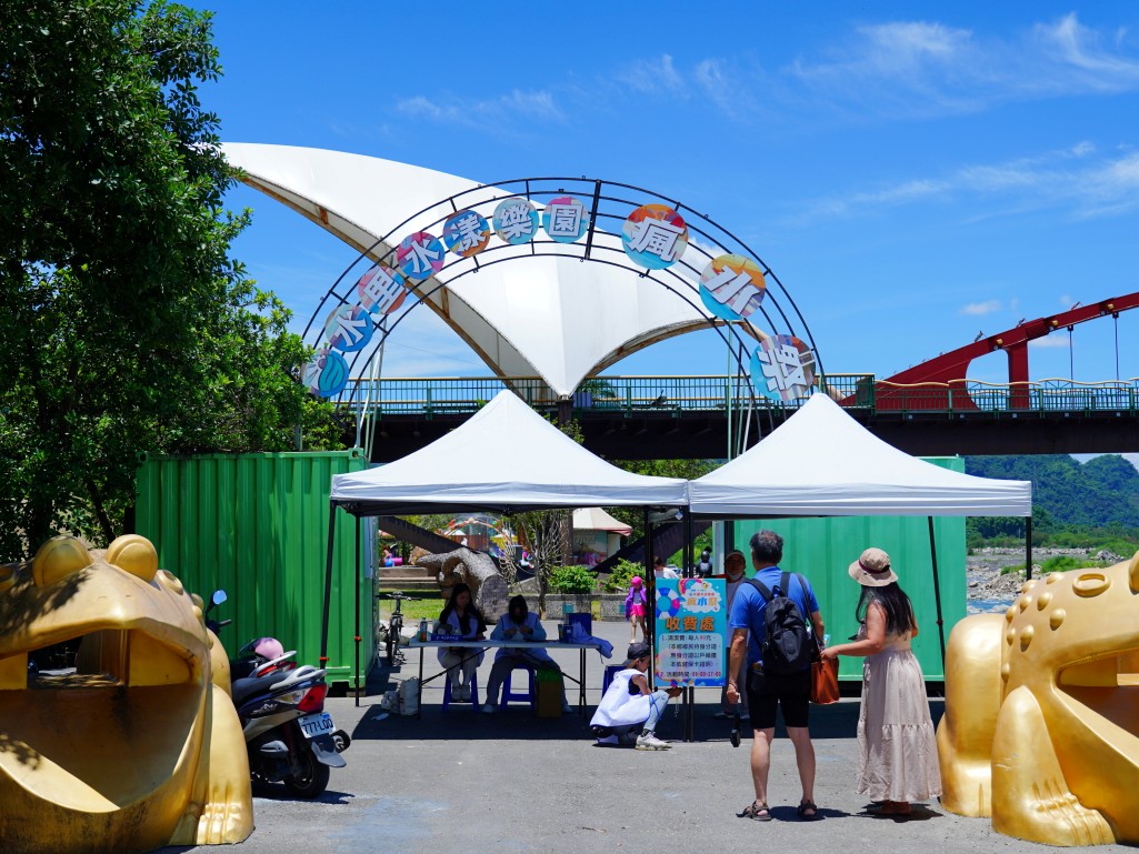 水里瘋水祭,水里瘋水祭 2025,南投玩水景點,水里水漾樂園,南投夏日親子景點,南投水里親水公園活動,暑假玩水推薦 2025,南投99元水上樂園,水里瘋水祭門票優惠,水里沙雕活動,暑期一日遊推薦南投