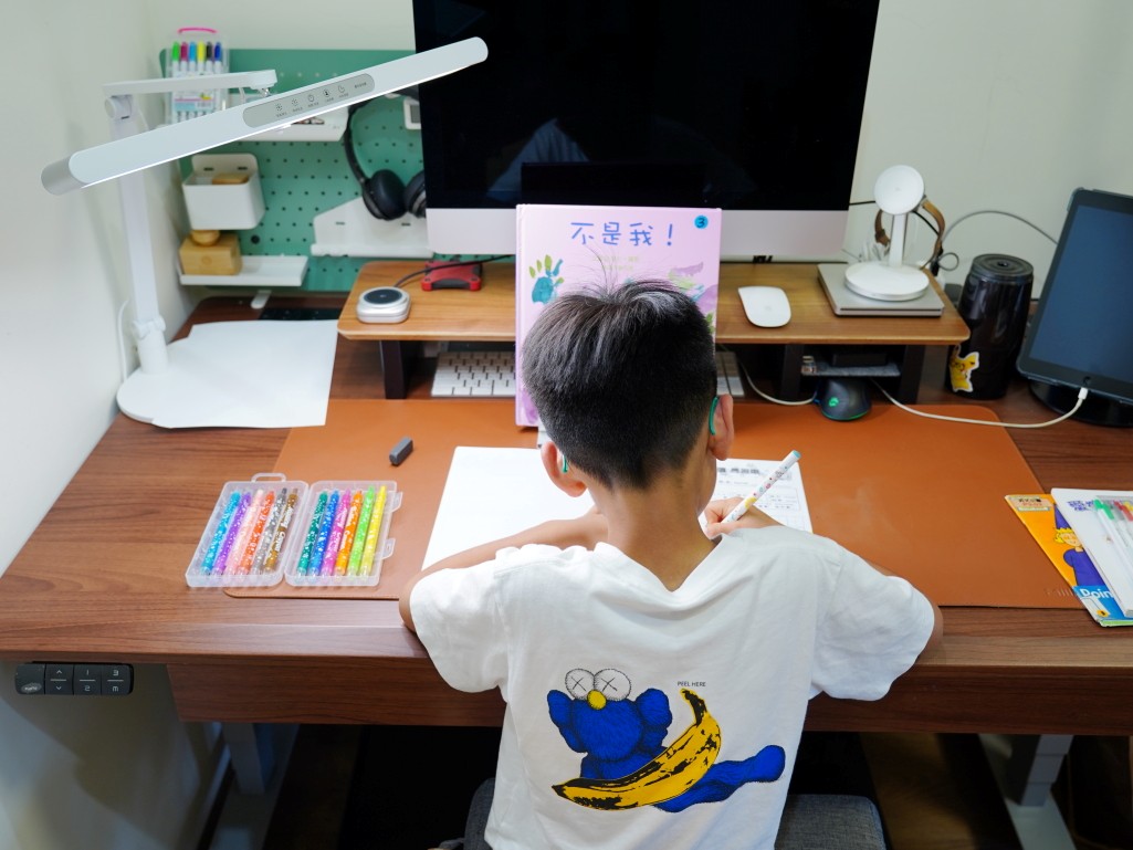 微導光技術讓光線散發更加均勻舒適｜不閃爍護眼燈