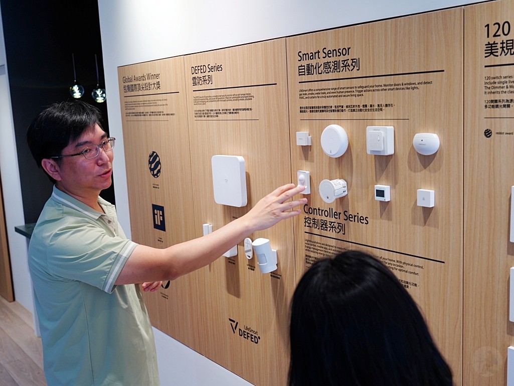 智慧家庭, LifeSmart, 智慧家居, LifeSmart 展示中心, 智慧家庭體驗, 新竹智慧家庭, 新竹竹北 LifeSmart, 智慧家庭門市, CoSS 協議, HomeKit, Matter 智慧家庭, 全屋智能家居, Zigbee, Z-Wave, 語音控制, 智慧情境控制, 智慧開關, 電動窗簾, 智慧感測器, 智慧情境面板, 智能照明控制, 新竹智慧家庭推薦, 竹北智慧家居體驗, 新竹智慧門市參觀, LifeSmart 好用嗎, 智慧家庭怎麼選, 智慧家庭需要施工嗎, 智慧燈怎麼操作