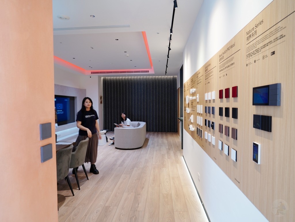 智慧家庭, LifeSmart, 智慧家居, LifeSmart 展示中心, 智慧家庭體驗, 新竹智慧家庭, 新竹竹北 LifeSmart, 智慧家庭門市, CoSS 協議, HomeKit, Matter 智慧家庭, 全屋智能家居, Zigbee, Z-Wave, 語音控制, 智慧情境控制, 智慧開關, 電動窗簾, 智慧感測器, 智慧情境面板, 智能照明控制, 新竹智慧家庭推薦, 竹北智慧家居體驗, 新竹智慧門市參觀, LifeSmart 好用嗎, 智慧家庭怎麼選, 智慧家庭需要施工嗎, 智慧燈怎麼操作