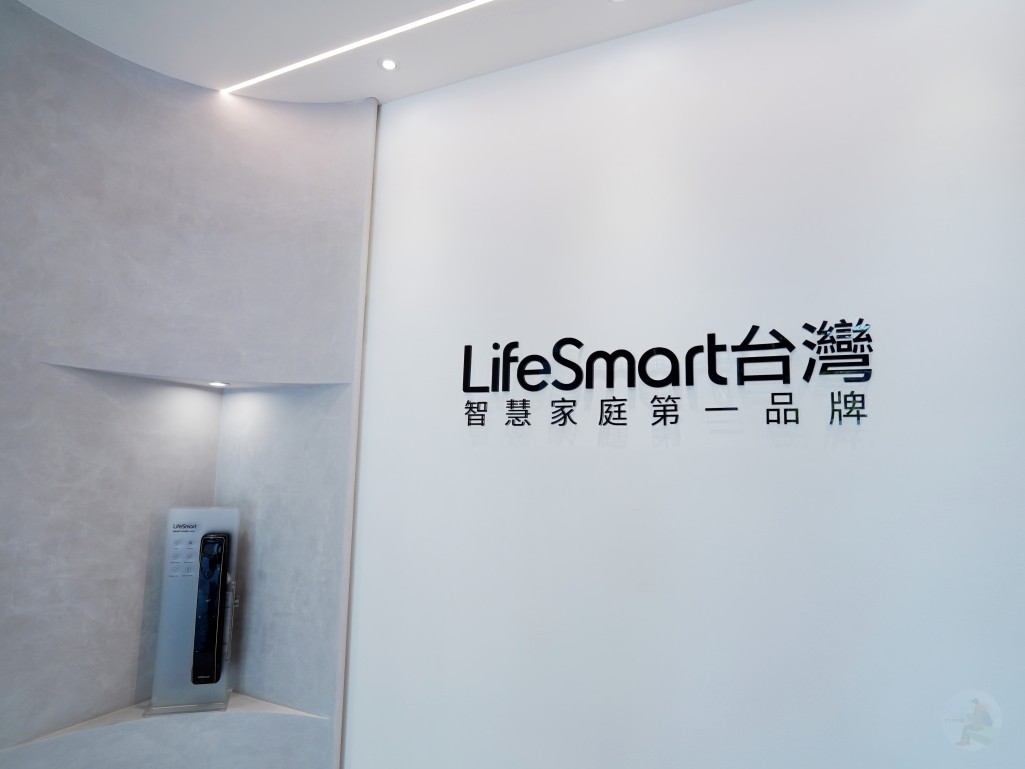 智慧家庭, LifeSmart, 智慧家居, LifeSmart 展示中心, 智慧家庭體驗, 新竹智慧家庭, 新竹竹北 LifeSmart, 智慧家庭門市, CoSS 協議, HomeKit, Matter 智慧家庭, 全屋智能家居, Zigbee, Z-Wave, 語音控制, 智慧情境控制, 智慧開關, 電動窗簾, 智慧感測器, 智慧情境面板, 智能照明控制, 新竹智慧家庭推薦, 竹北智慧家居體驗, 新竹智慧門市參觀, LifeSmart 好用嗎, 智慧家庭怎麼選, 智慧家庭需要施工嗎, 智慧燈怎麼操作