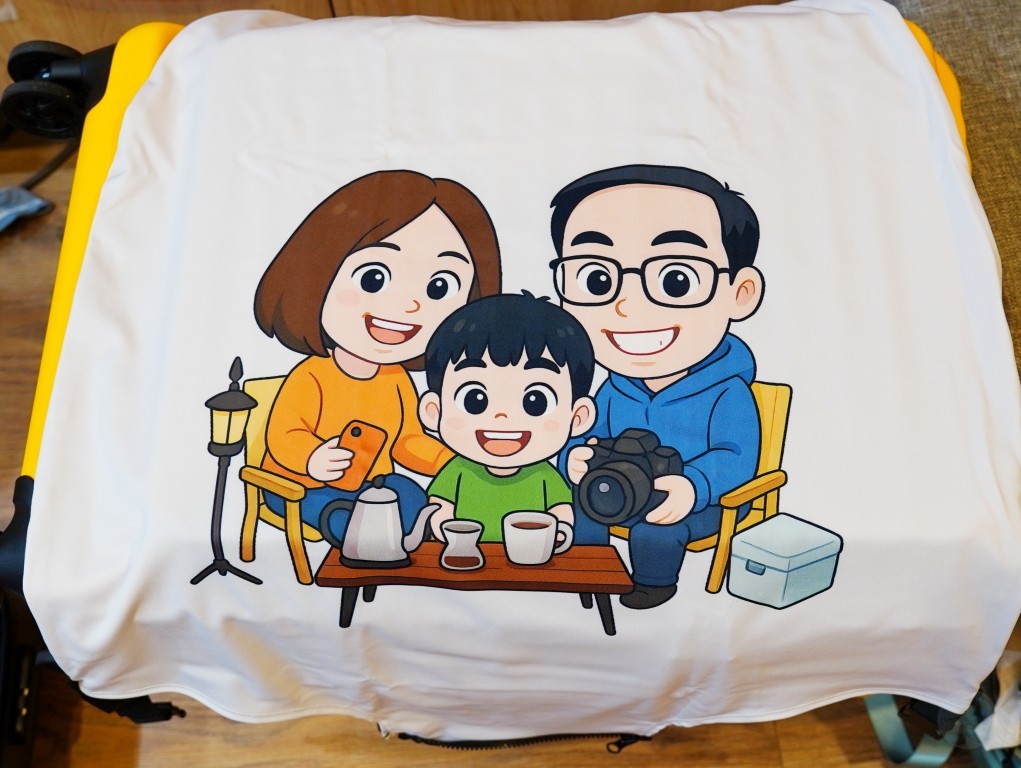 With Me,行李箱,登機箱,台灣公司,推薦,平價,材質,箱套,保護套,前開上掀設計,日本靜音萬向輪,可擴充行李箱,拉鍊卡扣設計,客製化布套,行李箱保護,行李箱辨識度,彈性布料,印刷清晰,旅行行李推薦,托運行李箱,台灣品牌行李箱,自助旅行行李箱
