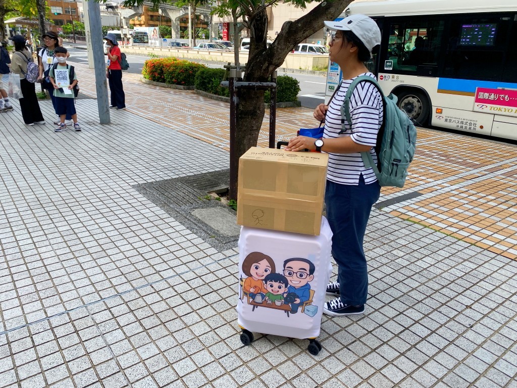 With Me,行李箱,登機箱,台灣公司,推薦,平價,材質,箱套,保護套,前開上掀設計,日本靜音萬向輪,可擴充行李箱,拉鍊卡扣設計,客製化布套,行李箱保護,行李箱辨識度,彈性布料,印刷清晰,旅行行李推薦,托運行李箱,台灣品牌行李箱,自助旅行行李箱