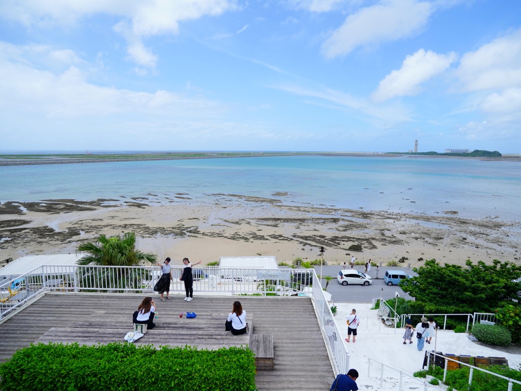從瀨長島高處俯瞰漸層大海｜沖繩海景